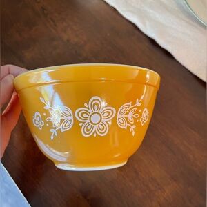 Vintage pyrex butterfly gold chip and dip bowl